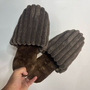 5 for $25🔥Plush Ribbed Brown House Slippers Size 9